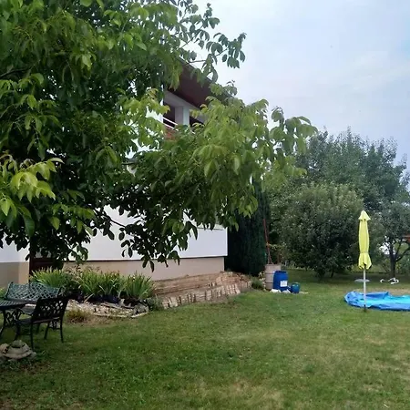 Hannah - Relax Dom Pod Orechom I4 *