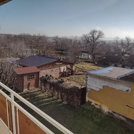 Hannah - Relax Dom Pod Orechom I4 *