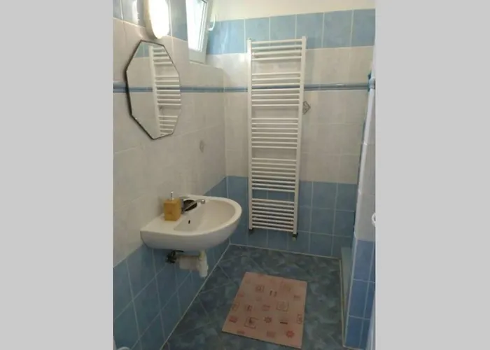 Hannah - Relax Dom Pod Orechom I4 *