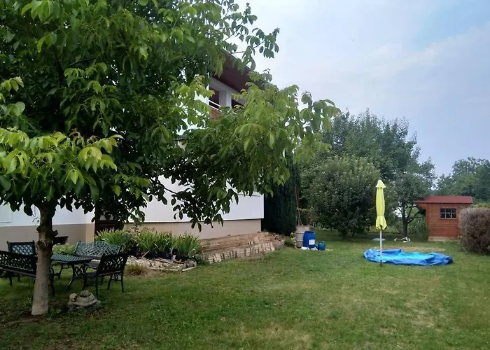 Hannah - Relax Dom Pod Orechom I4 *