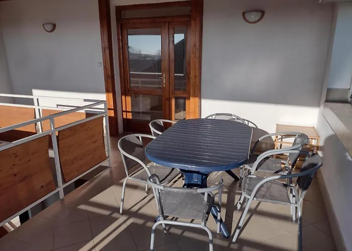 Hannah - Relax Dom Pod Orechom I4 *