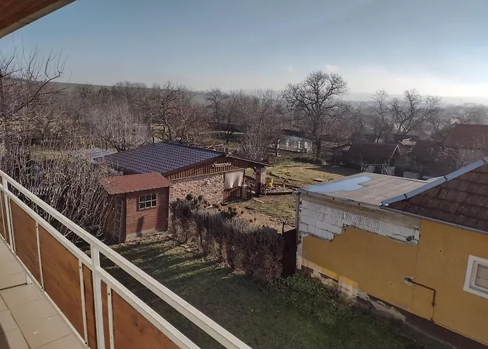 Hannah - Relax Dom Pod Orechom I4 *